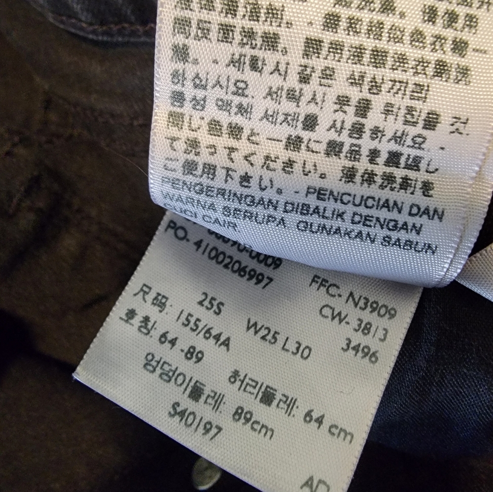LEVIS Size 0/25 Black  Demi Curve Jeans Modern slim leg clasic rise  good condit - Picture 9 of 11